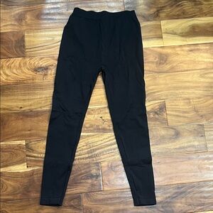 Black High-Waisted Leggings v-back